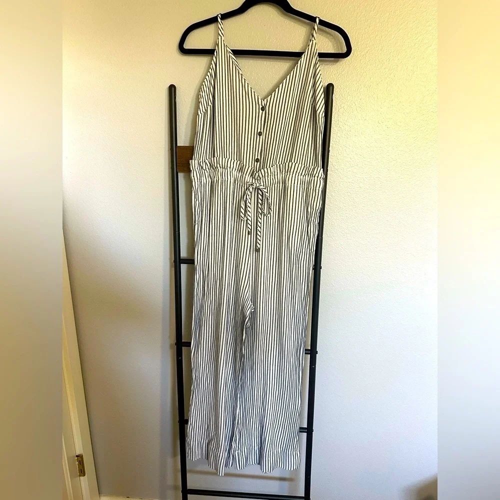 Splendid Crosshatch Linen Natural/Navy Stripes with Tie Waist Jumpsuit. Large. - Picture 7 of 14